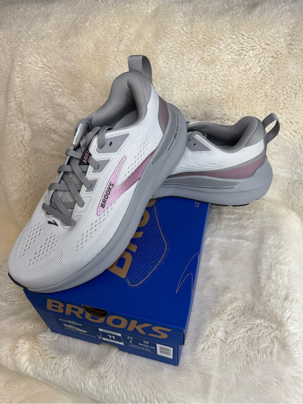 New in Box 🍬 Women’s Brooks - Ariel GTS 26